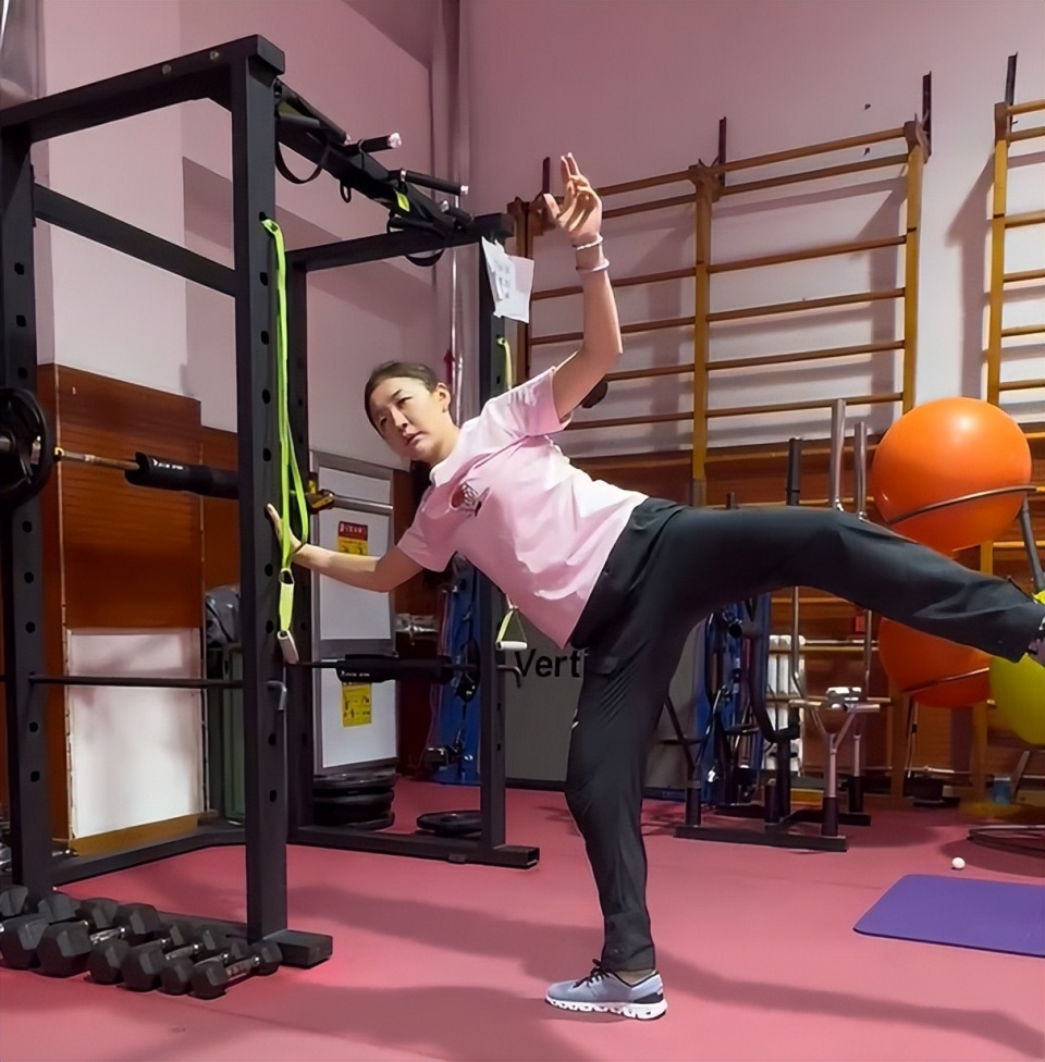 才济济, 秀运动员, 体面的工作 才济济, 秀运动员, 体面的工作