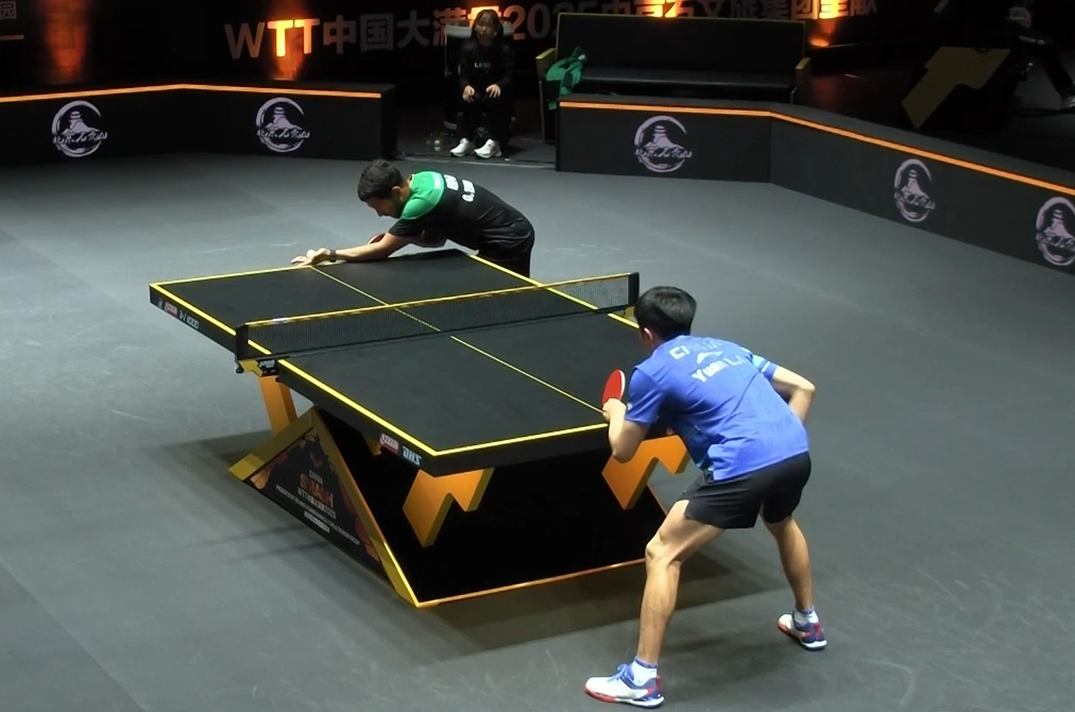 一些发球节, 拿下第二局, 双方打得还 一些发球节, 拿下第二局, 双方打得还