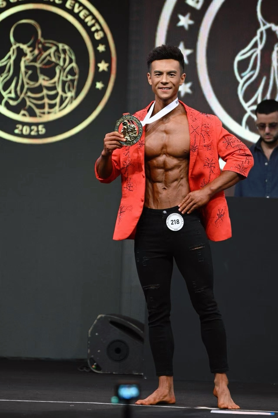 其中, 助力中国队 其中, 助力中国队